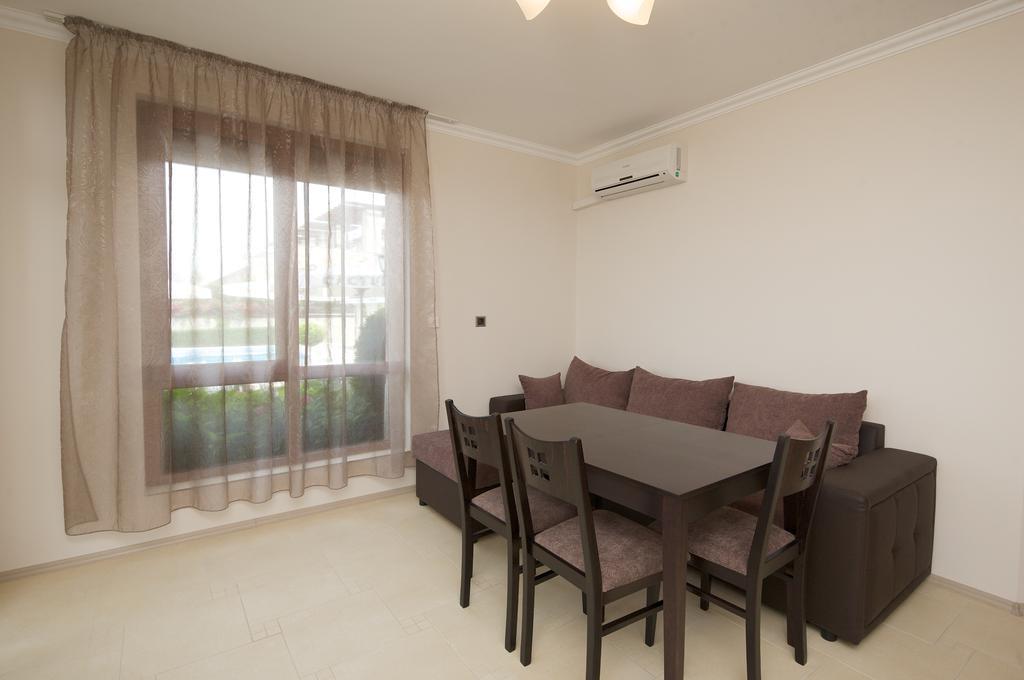 Mars Apartments In Tryavna Beach Complex Sveti Vlas Room photo